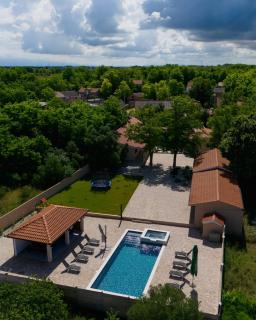 Stunning Villa for 10 people with large heated pool-50m2, jacuzzi and gym - by TA Leut Agency - 0