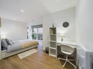 Stylish Studio type in Cheltenham - Manchester - 6