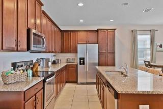 SUPER SNUG- FUN THEMEs POOL & TONs OF AMENITIEs - 4