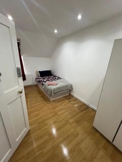 Good Priced Single Rooms in East Acton - Londra - 5