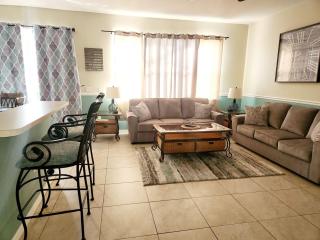 8 miles to Disney, 20 miles Universal, private pool, pool table, washer, dryer, cable, wifi, roku - Davenport - 9