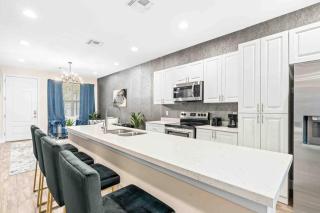 SUPER POSH- SLEEPs 16 wDESIGNs & NEAR Disney - 6