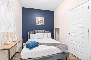 SUPER POSH- SLEEPs 16 wDESIGNs & NEAR Disney - 1