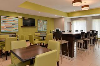 Holiday Inn Express Hotel & Suites Cincinnati-Blue Ash by IHG - Blue Ash - 6