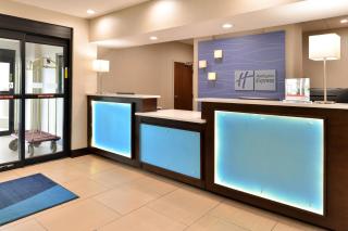 Holiday Inn Express Hotel & Suites Cincinnati-Blue Ash by IHG - Blue Ash - 1