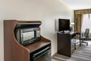 Holiday Inn Express Hotel & Suites Cincinnati-Blue Ash by IHG - 2