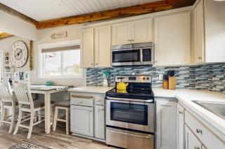 Elli's Haus - Rockaway Beach - 2