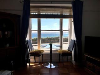 'Rocks' Sea Views with free parking in St Ives - 2