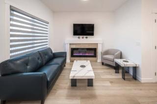 Stay Together! 2 Family Units, Sleeps 16! FREE Banff Pass, Parking, Wine, BBQ, & Netflix! - Calgary - 7