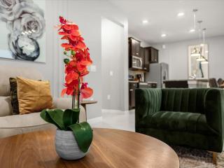 SUPER STUNNING - 11BEDs - THEMEs COMFY POOL - Davenport - 3