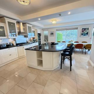 Castle View House Private 7BR sleeps 12 -Sea Views -5 min walk to Glenbeigh village - 10 min drive to Rossbeigh Beach and Dooks Golf Course - Glenbeigh - 1