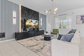 SUPER GIANT - 12BD 12BAs - SLEEP 38 & NEAR DiSNEY - 8