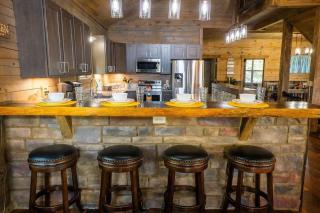 Serenity Ridge- Scenic Luxury Log Estate Getaway - McArthur - 4