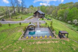 Serenity Ridge- Scenic Luxury Log Estate Getaway - McArthur - 5