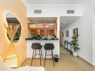 Luxurious Home in the heart of Dubai Marina - 2