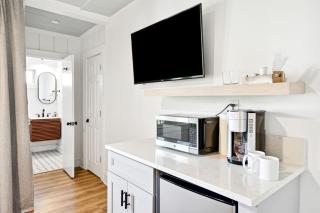 Folliday Inn - The Overnighter - Room 25 - Folly Beach - 6