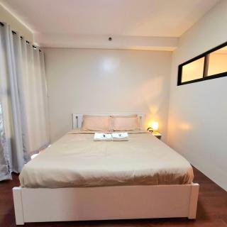 BREATHTAKING BAYVIEWS - 1BR Condo with Panoramic Bay Views, Balcony, Pool Access & Netflix - Housekeeping Available - - Manila - 9