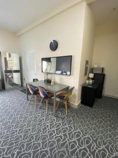 Comfort Like Hotel with free parking - Sharjah - 7