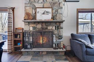 4 Br Cozy Cabin Sleeps 8 Pool Table Arcade Beach - 1