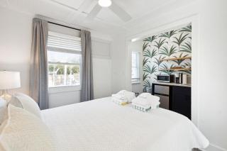 Folliday Inn - The Streamliner - Room 31 - Folly Beach - 9