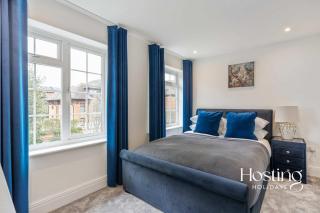 Queens Mews Brand New Luxury Home with Parking - 4