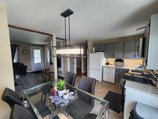 Cozy 3-Bedroom Haven, Private Pool & Parking ! - 3