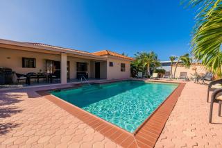 Sunrise Villa is gorgeous for daily views of sunrises and sunsets - Palm-Eagle Beach - 0
