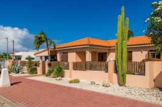 Sunrise Villa is gorgeous for daily views of sunrises and sunsets - Palm-Eagle Beach - 5
