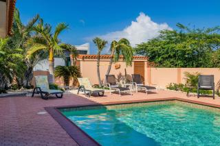 Sunrise Villa is gorgeous for daily views of sunrises and sunsets - Palm-Eagle Beach - 4