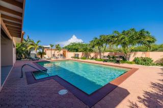 Sunrise Villa is gorgeous for daily views of sunrises and sunsets - Palm-Eagle Beach - 2