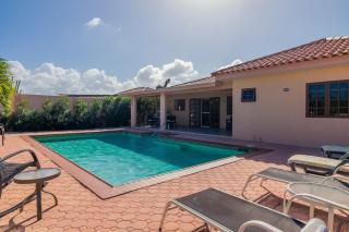 Sunrise Villa is gorgeous for daily views of sunrises and sunsets - Palm-Eagle Beach - 1