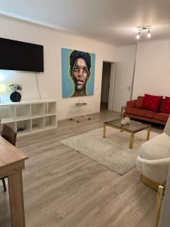 Beautiful 2-Bed Apartment near Palexpo, UN Agencies & Diplomatic Missions - Geneva - 9