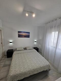 PUERTO BANUS, 2 ROOMS, POOL AND PRIVATE PARKING. - 3