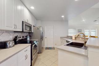 Sea Bird's Hideaway - 2