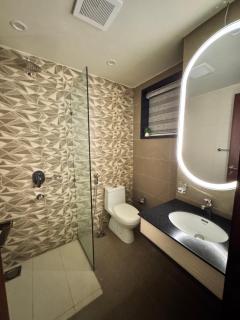 Lux Haven 2-Bedroom Apartment - Prime Location & Modern Comfort Near Gulberg - 7