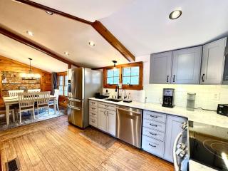 Secluded Lakefront Cabin with Hot Tub and Views - Lake Harmony - 9