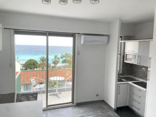 STUDIO EN FACE DE LA PLAGE AVEC une VUE FANTASTIQUE ! - Nice - 0
