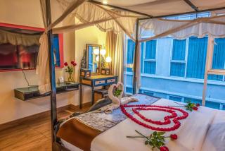 Boss Suites Nana Hotel - 7