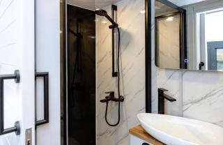 The Gatwick Cabin With Airport Parking Available - Horley - 3