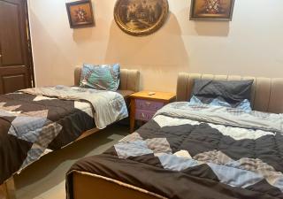 Luxury 5BR - Secure & Stylish with Airport Pickup - Sheikh Zayed - 2