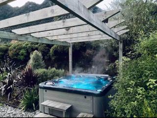 Bobs Cove Nature Getaway and spa - - 8