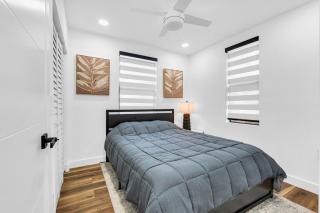 Modern Home with large private yard - Next to downtown & beach & airport - Pet friendly - 7