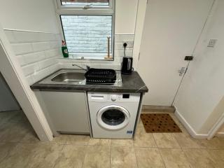 Self contained basement flat near Jesmond Metro - 3