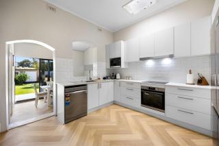 Hamptons Bungalow at Semaphore - 3BR, Parking, BBQ - - 8