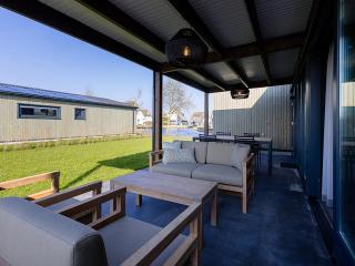 Nice Docklodge on the water in Delfstrahuizen - Delfstrahuizen - 7