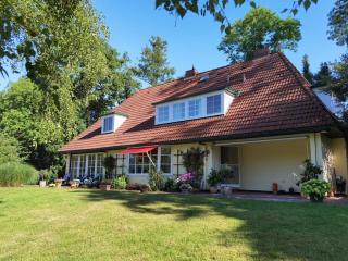 Holiday home with 4 bedrooms - Fischerhude - 0