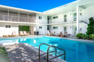 Beachside 2BR 2BA - Pool & Balcony - Steps to Boca Beach - Boca Raton - 5