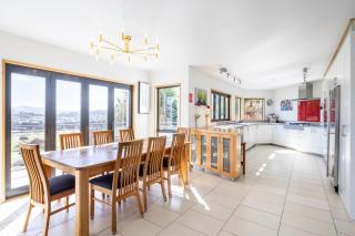 Spacious modern executive home - Wellington - 4