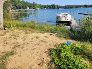 New! Robin's Nest - Cute Lakefront Tiny House! - 8