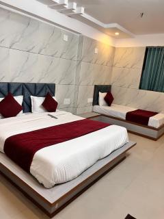 Hotel the grand pritam - 0